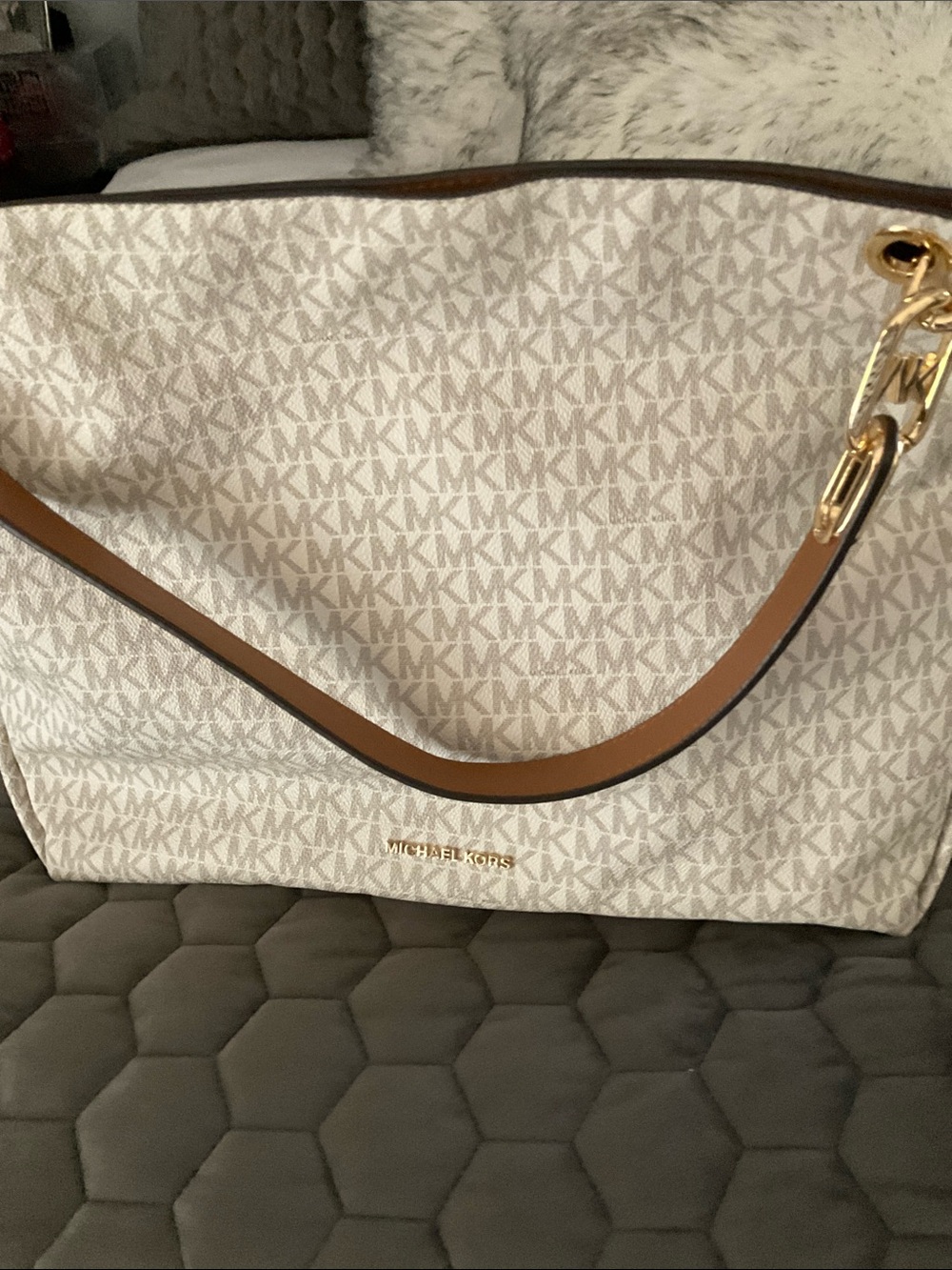 Michele Kors Signature Bag - Picture 7 of 8